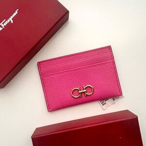 🔥SALVATORE FERRAGAMO Pink Card Holder with gold logo